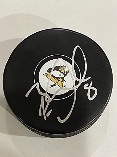 Brian Dumoulin potpisao je hokejaški pak Pittsburgh Penguins - NHL pakove s autogramima