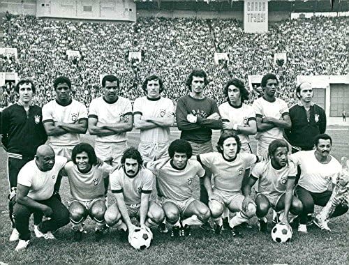Vintage fotografija Jos233; Marcelo Ferreira s članom svog tima.