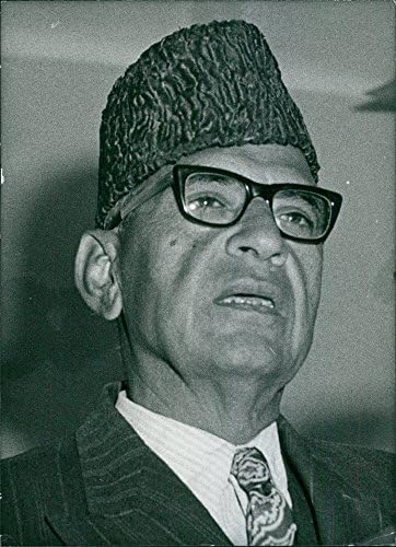 Vintage fotografija Muhammada Aslama Khana Khattaka u portretu.