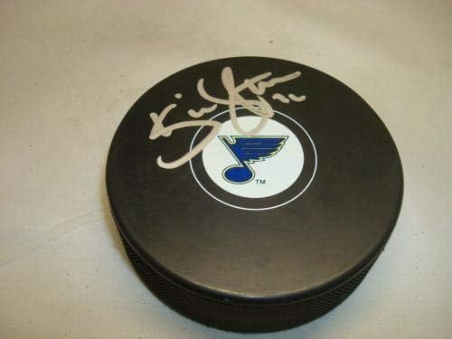 Kevin Shattenkirk potpisao je hokejaški pak St. Louis Blues s autogramom od 1 do 1 do NHL pakova s autogramom
