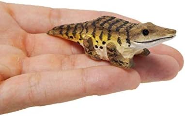 Krokodil/aligator - mala drvena figurica - gator guštera gmazova amfibijski rezbarenje ručno rađene ukrase minijaturne životinje drvenarice