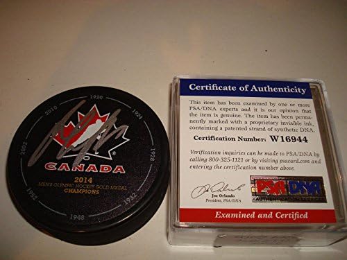 Jeff Carter potpisao je zlatnu medalju kanadskog tima 2014. u Sočiju za hokejaški pak s autogramima NHL pakova