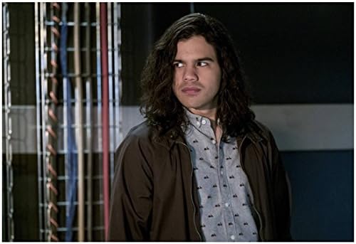 Bljesak Carlos Valdez kao Cisco Ramona gleda lijevo fotografija od 8 inča 10 inča