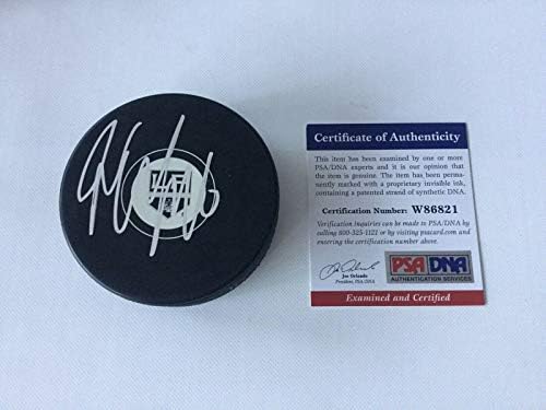 Jake Mazzin potpisao je hokejaški pak Los Angeles Kings s autogramom u NHL PAKOVIMA s autogramom
