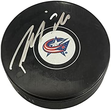Patrick Lane potpisao je hokejaški pak Columbus Blue Jackets s NHL a Pakom s autogramom